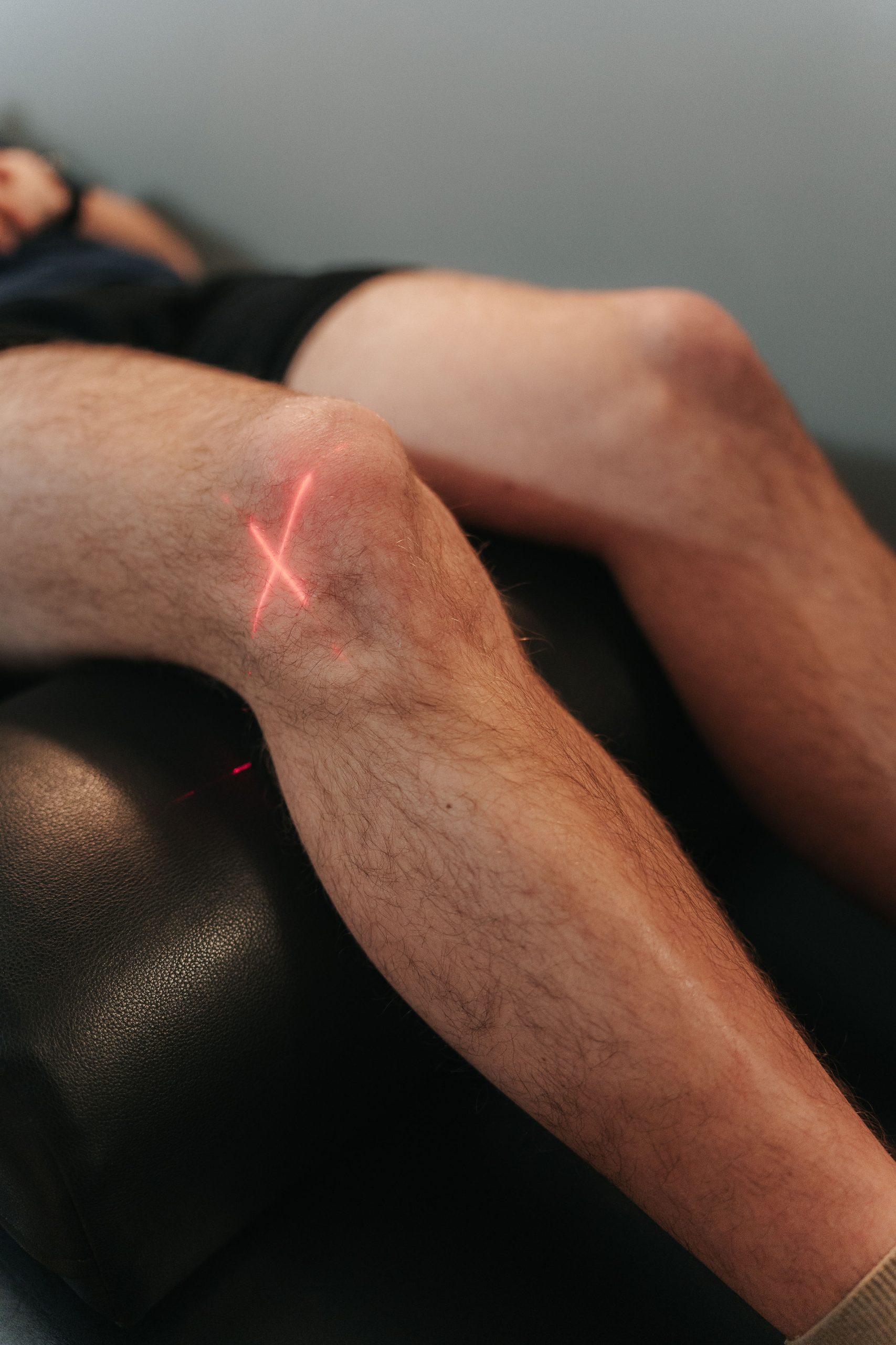 Traitement par laser robotisé MLS pour soulager les douleurs chroniques